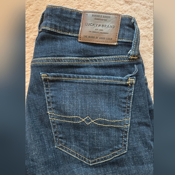 Lucky Brand Cheville Dark Wash Blue Ankle Jeans. EUC - Picture 2 of 5